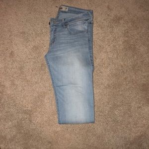 Light/Medium washed high waisted jeans